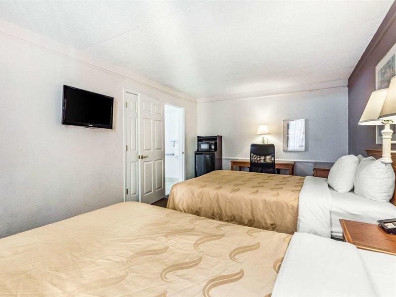 Quality Inn & Suites Airport Charlotte Exteriör bild