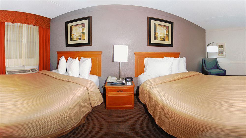 Quality Inn & Suites Airport Charlotte Exteriör bild