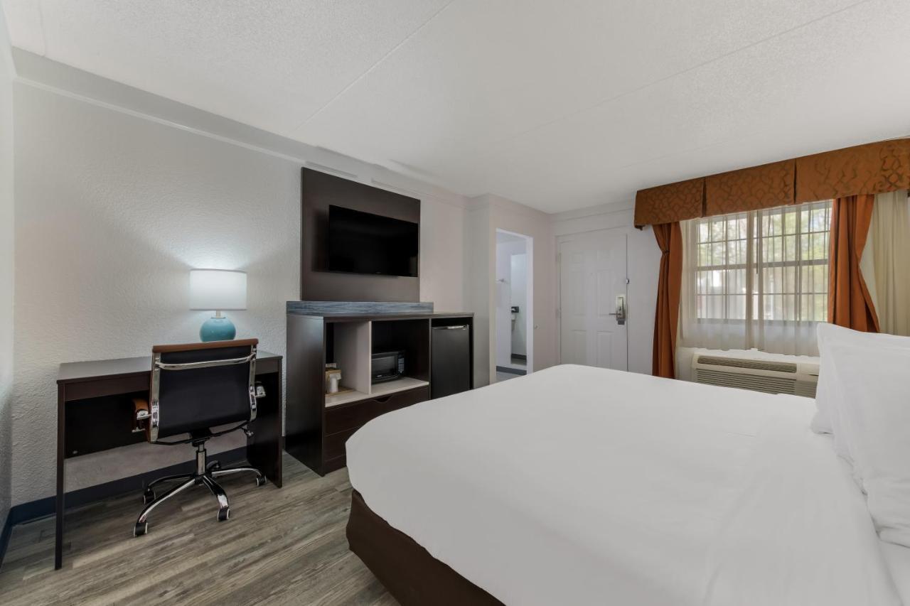 Quality Inn & Suites Airport Charlotte Exteriör bild