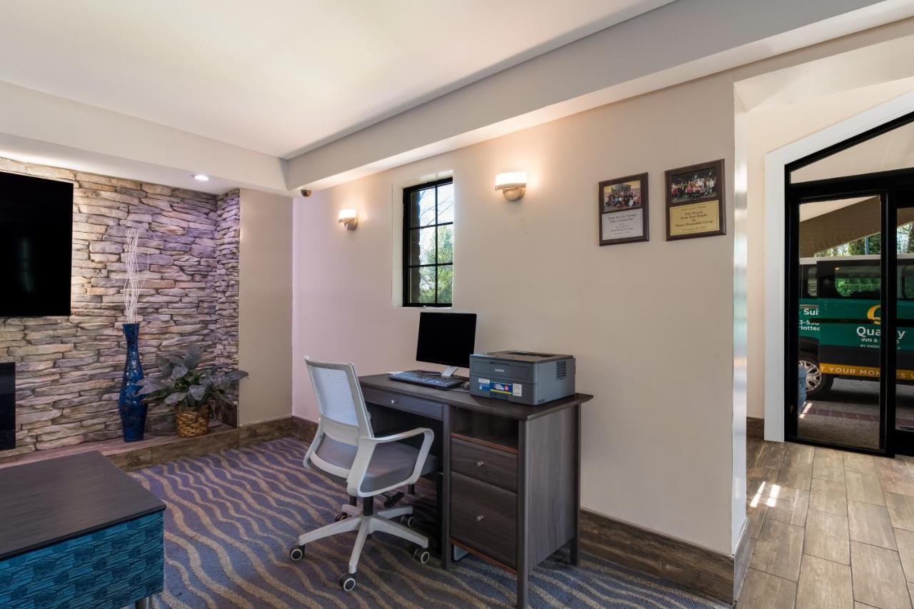 Quality Inn & Suites Airport Charlotte Exteriör bild
