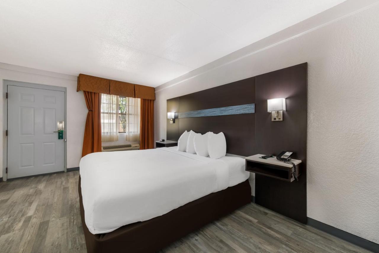 Quality Inn & Suites Airport Charlotte Exteriör bild