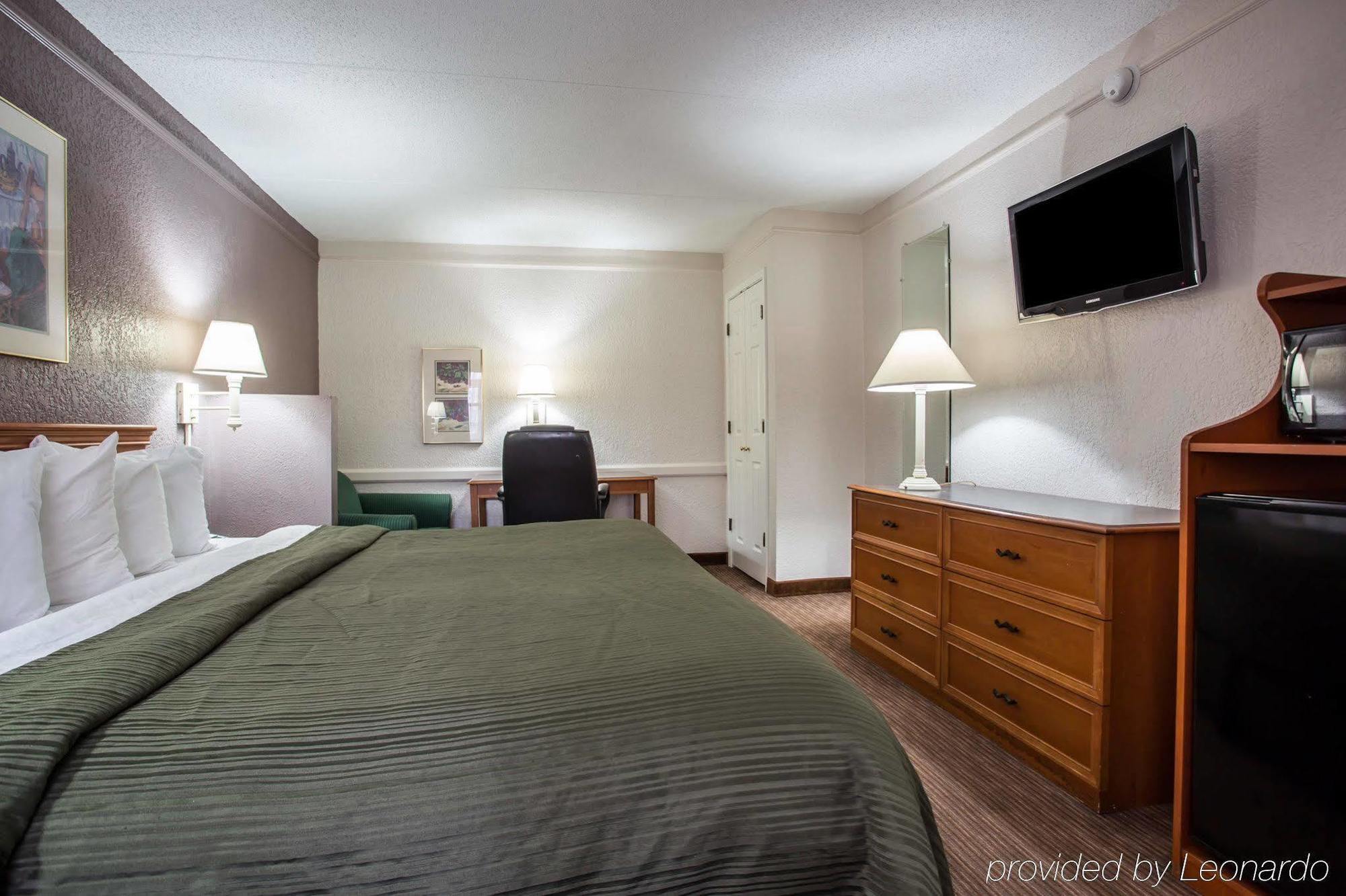 Quality Inn & Suites Airport Charlotte Exteriör bild
