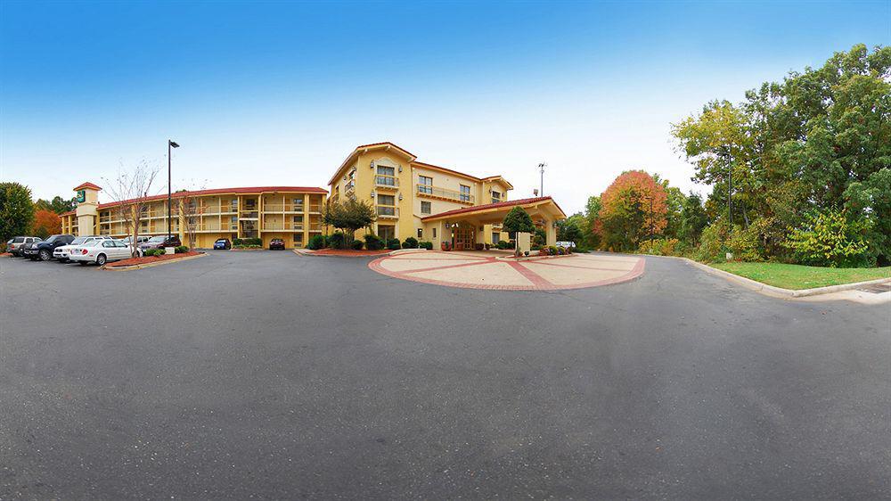 Quality Inn & Suites Airport Charlotte Exteriör bild